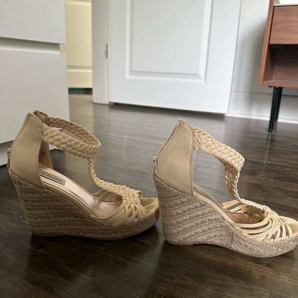 Steve Madden Open Toed Wedge Heels, Size 8.5 - Picture 2 of 3
